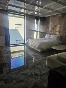 Bazén v ubytování 델루나호텔 nebo v jeho okolí