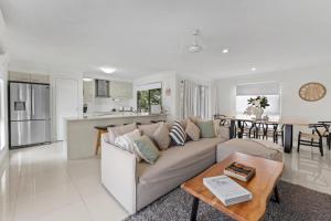 Η κουζίνα ή μικρή κουζίνα στο Beach Breeze Holiday House +4 φωτογραφίες