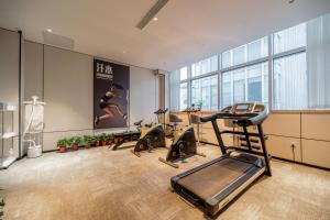 Fitness centrum a/nebo fitness zařízení v ubytování Licheng Bieyuan Meibao Hotel