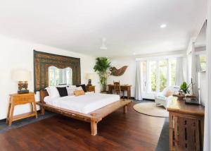 Postel nebo postele na pokoji v ubytování Black Sands Villa Echo Beach