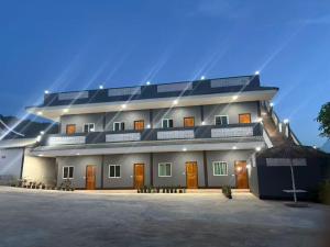 a building with a lot of solar panels on it at ลาภะ เกสท์เฮาส์ บ้านรักไทย Lapha guest house in Ban Rak Thai