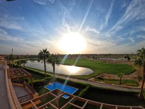 Bazén v ubytování Luxury 6-Bedroom Villa with Private Pool in Ein Bay, Sokhna nebo v jeho okolí