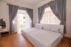 Postel nebo postele na pokoji v ubytování Vung Tau Paris Villa pool near beach