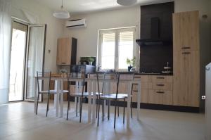 Kuchyň nebo kuchyňský kout v ubytování B&B La Via di Casa