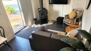 Posezení v ubytování Magpie and Stump Hotel 'Nest Accommodation'