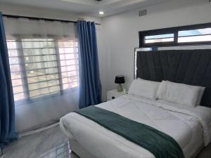 Afbeelding uit fotogalerij van T&M apartments in Ndola
