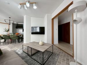 Μια τηλεόραση ή/και κέντρο ψυχαγωγίας στο Nagoya west2