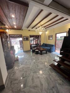 Χώρος καθιστικού στο Chaluenxay Diamond Hotel