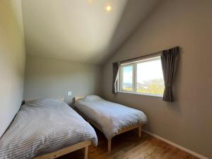 Postel nebo postele na pokoji v ubytování mizuki natural villa Larch