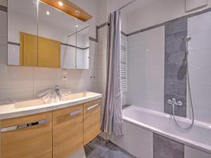 Ένα μπάνιο στο Vicky Apartment in the Kitzbühel Alps, cleaning included +31 φωτογραφίες