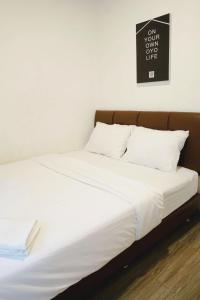 Postel nebo postele na pokoji v ubytování Puspiptek Residence Syariah + 5 fotografií