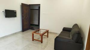 TV a/nebo společenská místnost v ubytování Jayanthi Mahal + 6 fotografií