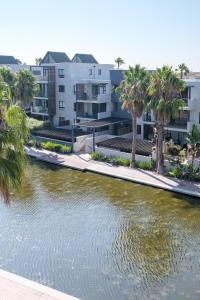 Výhled na řeku, která protéká v blízkosti apartmánu