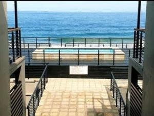 a view of the ocean from a building with a swimming pool at Blue horizon in La Mercy