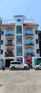 Budova, kde se hotel nachází + 40 fotografií