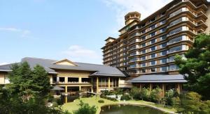 a large building with a pond in front of it at Shiratamano Yu Kahou in Shibata