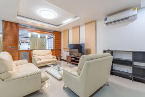 Μια τηλεόραση ή/και κέντρο ψυχαγωγίας στο Thai Home Natcha11 Pattaya