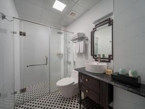 Koupelna v ubytování Hanoi Chic Boutique Hotel + 59 fotografií