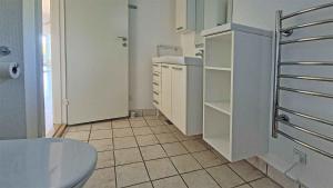 Η κουζίνα ή μικρή κουζίνα στο North Bornholm, Sea View, Sandy Beach And Rocks