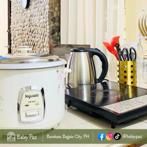 Η κουζίνα ή μικρή κουζίνα στο Spacious Family Home - Acacia Unit by Balay Paz