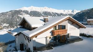 Nespecifikovaný výhled na hory nebo výhled na hory při pohledu z apartmánu