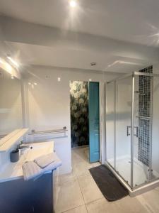 Koupelna v ubytování Studio Mezzanine cozy proche gare et canal du midi