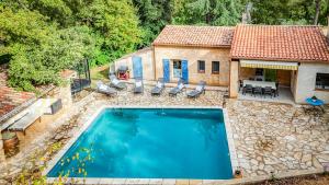 Πισίνα στο ή κοντά στο villa Léonfine