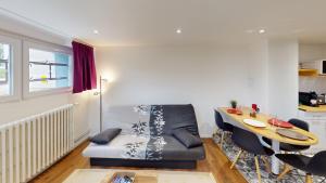 a living room with a couch and a table at L'intime in Dingsheim