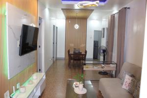 TV a/nebo společenská místnost v ubytování J and J Transient House