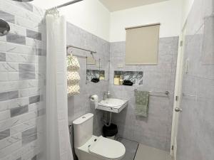 Koupelna v ubytování J and J Transient House