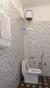 a bathroom with a white toilet in a room at Hotel Gunj The Garden in Panna