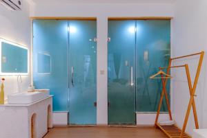 Ένα μπάνιο στο Dali Jiujiu Sunshine Boutique Homestay