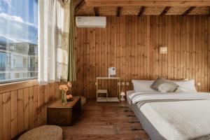 Ένα ή περισσότερα κρεβάτια σε δωμάτιο στο Dali Jiujiu Sunshine Boutique Homestay