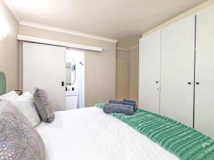 Ένα ή περισσότερα κρεβάτια σε δωμάτιο στο Ocean Blue Stay