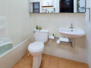 Ένα μπάνιο στο Ban Chang Pet-Friendly Hotel +19 φωτογραφίες