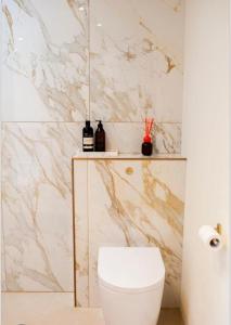 Koupelna v ubytování Elegant Contemporary Private Bungalow + 30 fotografií