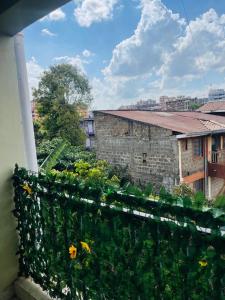 RuakaにあるEston Havenのバルコニーから庭園の景色を望めます。