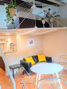 Un lugar para sentarse en Deco's Place Olivia