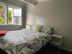 Ένα ή περισσότερα κρεβάτια σε δωμάτιο στο Relax in the Garden Suite