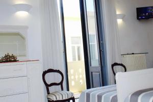 a room with a table and two chairs and a window at Palazzo Angelelli in Gallipoli