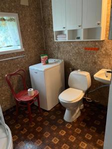 a bathroom with a toilet and a sink at Feriehus midt mellom Tromsø og Senja 