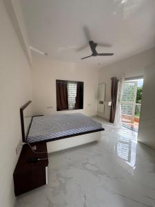 Ένα ή περισσότερα κρεβάτια σε δωμάτιο στο Enjoy your stay at Sinhagad paytha