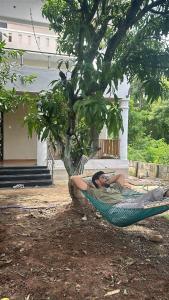 Κήπος έξω από το Enjoy your stay at Sinhagad paytha