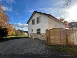 Το κτήριο όπου στεγάζεται  η παραθεριστική κατοικία