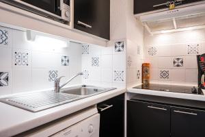 Η κουζίνα ή μικρή κουζίνα στο A2 201 Appart au pied des pistes +19 φωτογραφίες