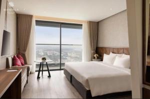 Ένα ή περισσότερα κρεβάτια σε δωμάτιο στο Mandala Wins Hotel Phú Yên +55 φωτογραφίες