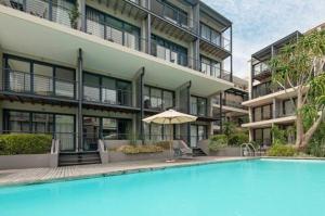 Πισίνα στο ή κοντά στο Historic Mutual Heights CBD Loft w Pool & Gym