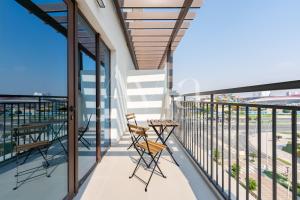 Un balcon sau o terasă la The Yas Coast Studio On Yas Island By Ayla +4 fotografii