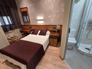 Koupelna v ubytování Hostal Hispano - Argentino Gran Vía + 78 fotografií