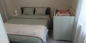 Postel nebo postele na pokoji v ubytování Ferienwohnung Anna Gerolstein + 5 fotografií